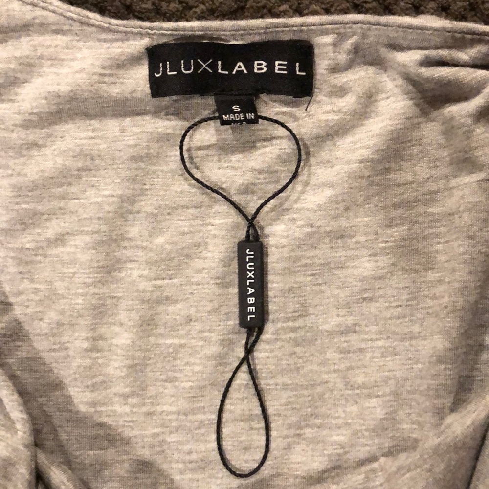 CLOTHES - Picture 2 of 6